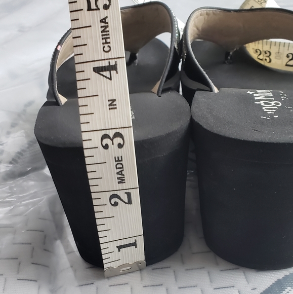 Sandals - Picture 5 of 5